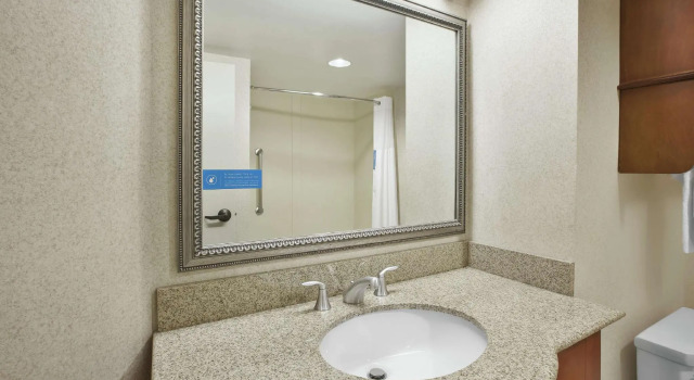 Четырёхместный номер Standard Hampton Inn Richmond-West Innsbrook