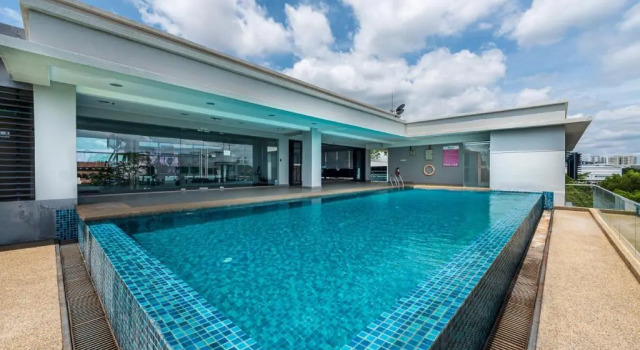 8500SF Roof Top Stay With Private Infinity Pool & Gym Located In Cyberjaya