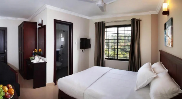 Одноместный номер Standard с красивым видом из окна Century Grand Hotel
