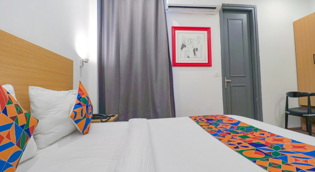 Номер Deluxe FabHotel Destiny Inn - Nr Medanta Hospital