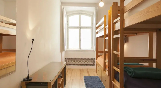 Кровать в общем номере с видом на город Lisbon Lounge Hostel
