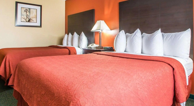 Четырёхместный номер Standard Quality Inn Morton at I-74