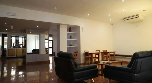 Hotel Alguer Camp Nou, Забронировать Отель Лес-Корт Барселона, рядом с Университетский госпиталь Кирон Дешеус