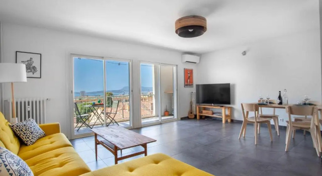 Restful 1 bedroom with AC and sea view terrace - Dodo et Tartine, Забронировать Отель Отели Тулона с парковкой, рядом с Отель Де Артс, Парковка
