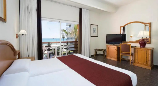 Трёхместный номер с видом на море Hotel MS Tropicana Costa del Sol