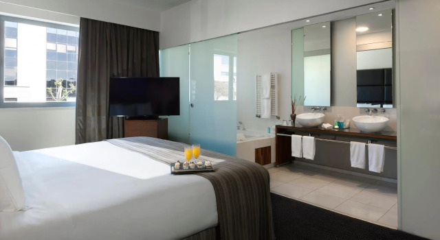 Люкс BAH Barcelona Airport Hotel