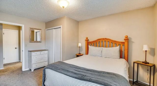 Manitou Springs Escape w/ A/C & Private Deck!, Забронировать Отель Отели и гостиницы Маниту-Спрингса, Отель