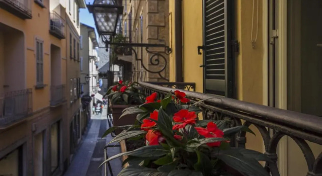 Appartamento Il Centro, Book Apartment Hotels in Como with a Pool, Swimming Pool