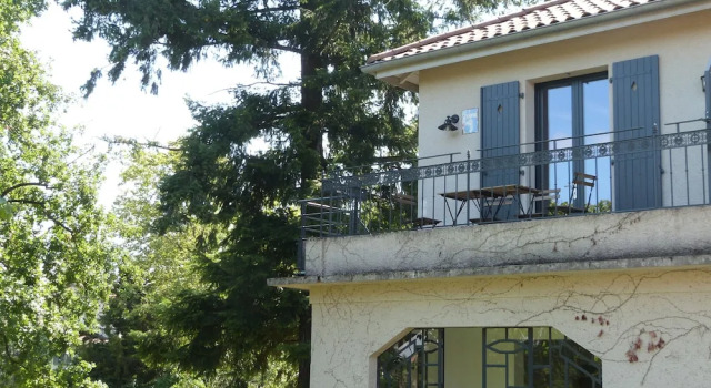Ecully Loft, Rezerwuj Hotel Hotele w Rhône z parkingiem, Parking