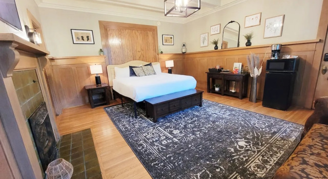 Люкс Historic GG Barnum Mansion by Heirloom Boutique Collection