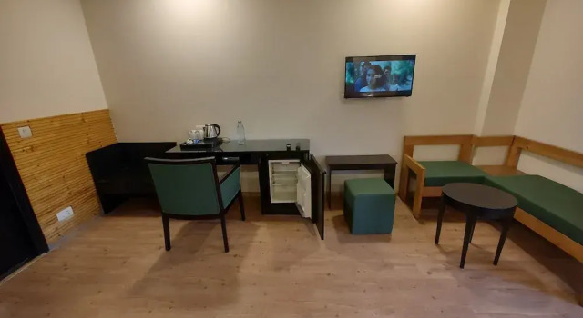 Saltstayz Select - Nehru Place & New Friends Colony