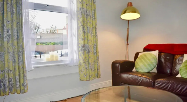 Traditional 4 Bedroom Home in Trendy Ranelagh, Prenota Hotel Contea di Dublino 