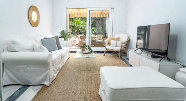 Contemporary 2BR Apt with Terrace in Nueva Andalucia 'The Golf Valley', Book Hotel Nueva Andalucia Andalusien