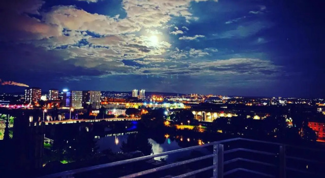 Апартаменты с балконом Riverfront Apartments