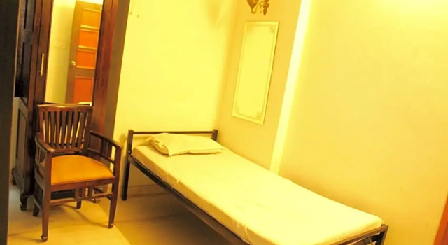 Кровать в общем номере Hotel Chit Chat Palace