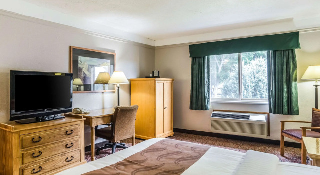 Quality Inn Buffalo, Забронировать Отель Отели Буффало с бассейном, рядом с Johnson County Healthcare Center, Бассейн