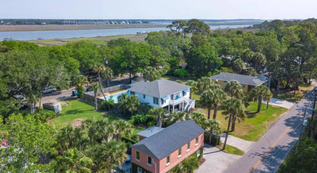 Коттедж Folly Vacation 114A Townhouse near the beach, pet friendly