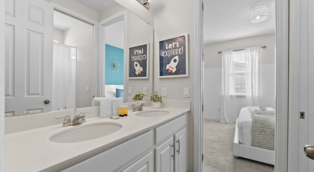 Luxury 10br Resort Villa w Pool 10min to Disney