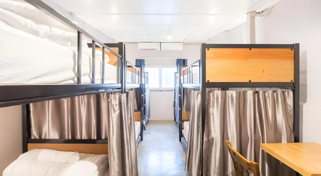 Кровать в общем номере (мужской номер) Lemon Siam Hostel Free Breakfast