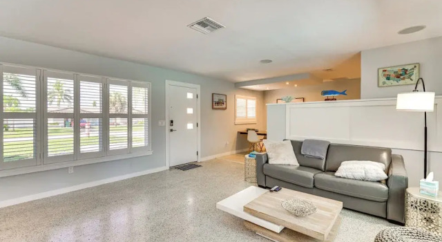2 Mi to Beach: Canal-front Retreat in Cape Coral!, Забронировать Дом для отпуска Кейп-Корал Southwest Florida, рядом с Dolphin Marina