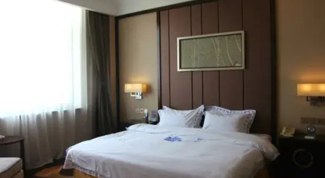 Люкс Deluxe c 1 комнатой Royal Garden Hotel