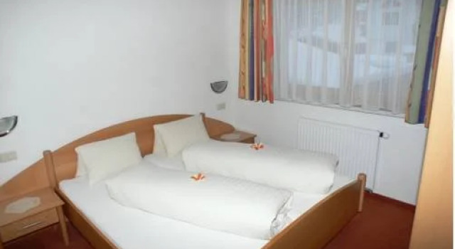 Apart Birgit, Rezerwuj Hotel Hotele w Pfunds z parkingiem, Parking