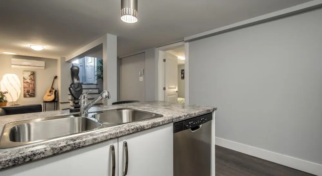Апартаменты Comfort с 3 комнатами с видом на внутренний двор Spacious DAL & Downtown Apartments