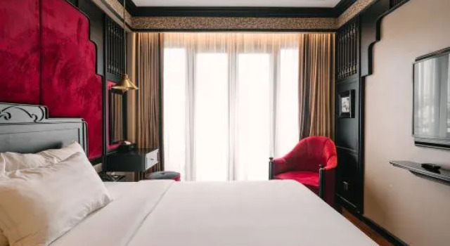 Люкс с балконом Bay Luxury Beijing Hotel