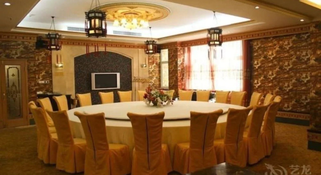 Dalian Victoria Internatioanl Hotel, Book Hotel Hotels in Liaoning with Parking, Parking