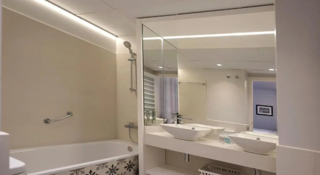 Номер Deluxe Serennia Fira Gran Via Exclusive Rooms