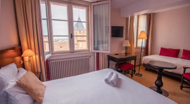 Трёхместный номер Superior Hôtel Le Donjon - Cœur de La Cité Médiévale