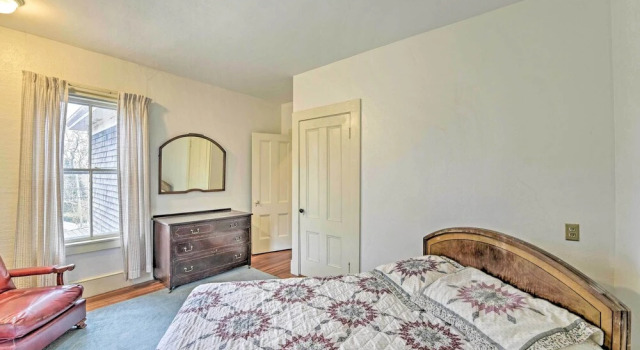 Apt on Vineyard Haven Near Nantucket Sound!, Забронировать Апартаменты/квартира Вайнярд Хейвен 
