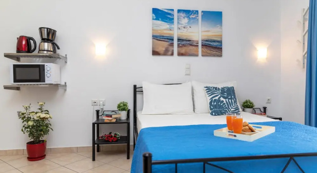 Студия Standard с балконом NAXOS DIAMOND Studios Apartments