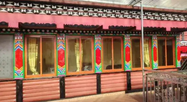 Danba Qingfeng Yaju Homestay, Prenota Hotel Hotel a Danba con parcheggio, Parcheggio