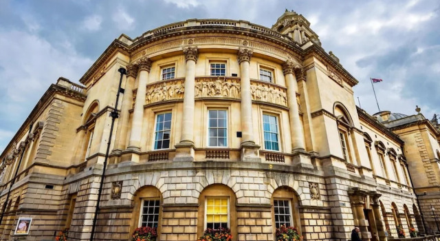 Bright 1 Bedroom Apartment With Views in Bath, Забронировать Апартаменты/квартира Бат Bath and North Somerset, рядом с Королевская национальная больница ревматических заболеваний