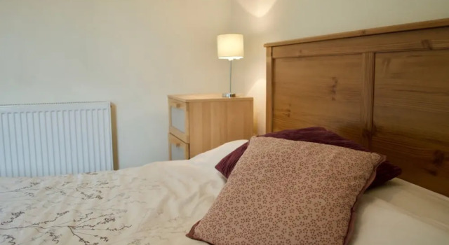 1 Bedroom Flat In Meadowbank, Забронировать Отель Отели Эдинбурга с парковкой, рядом с Холирудское абатство, Парковка