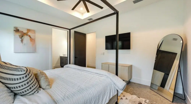 Contemporary Naples Home w/ Outdoor Kitchen & Pool, Buchen Sie Hotel East Naples Naples
