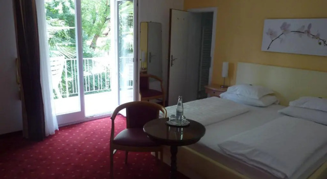 Двухместный номер Standard с балконом и с видом на сад Hotel Zima