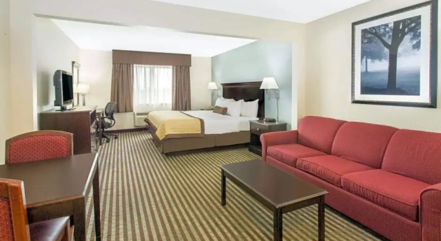 Люкс Deluxe Clarion Pointe Mattoon near University