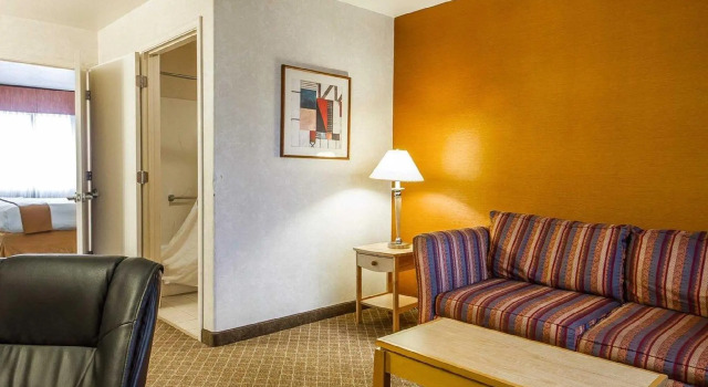 Люкс Quality Inn & Suites Lathrop