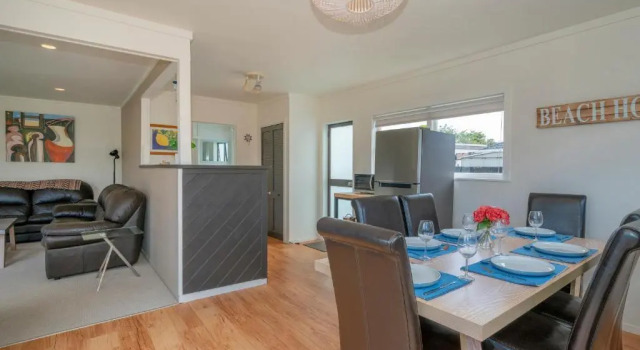Beach House on Hetherington - Whangamata Holiday Home