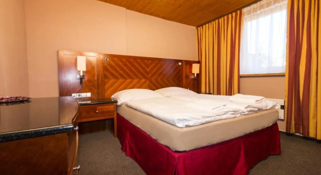 Jílovský hotýlek, Rezerwuj Hotel Hotele w Central Bohemia z parkingiem, Parking
