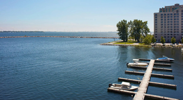 Номер Standard с видом на воду Delta Hotels by Marriott Kingston Waterfront
