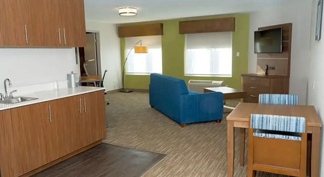 Двухместный люкс c 1 комнатой Holiday Inn Express Hotel & Suites Madison by IHG