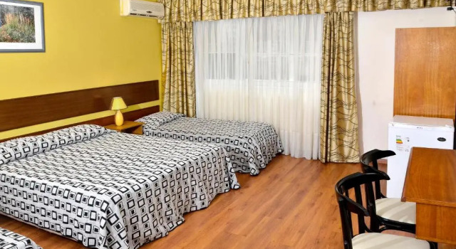 Standardowy czteroosobowy pokój Hotel Hispano