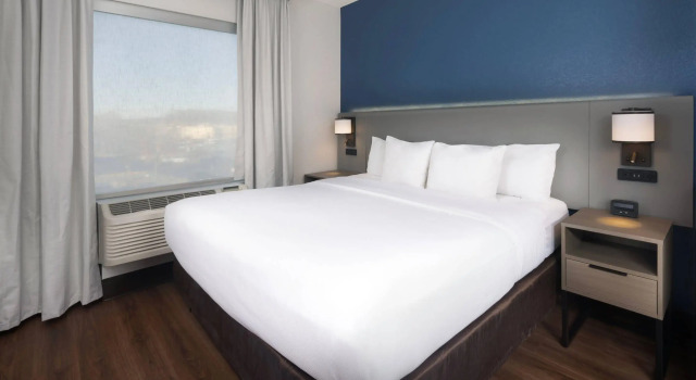Двухместный люкс Comfort Suites Outlet Center