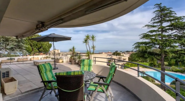 Furnished air-conditioned apartment with terrace sea view & swimming pool