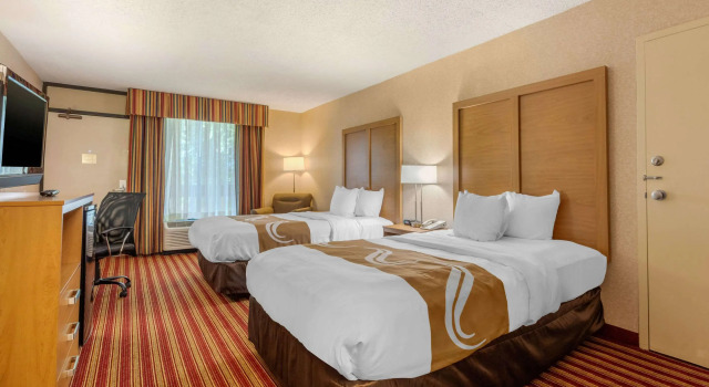 Четырёхместный номер Standard Quality Inn Exit 4