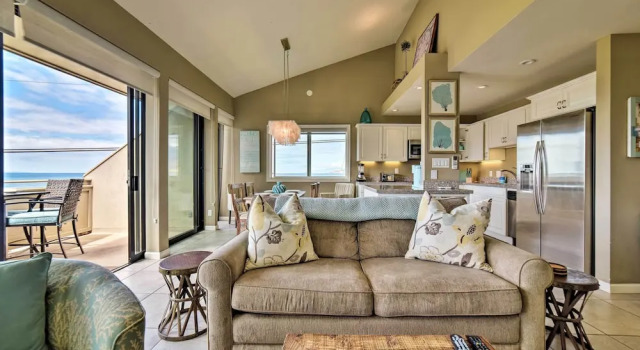 Ocean-view Kihei Condo w/ Pool Access!