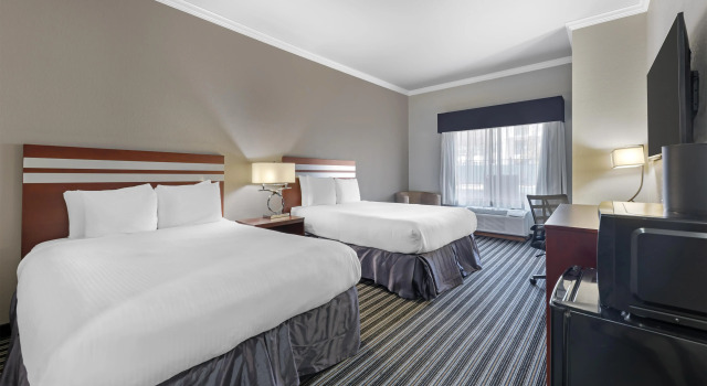 Четырёхместный номер Standard Best Western Plus Austin Airport Inn & Suites